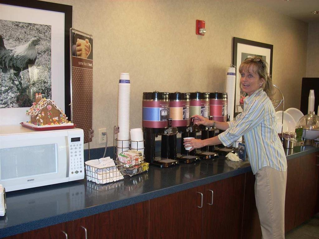 Wingate By Wyndham Buckhannon Restaurant photo